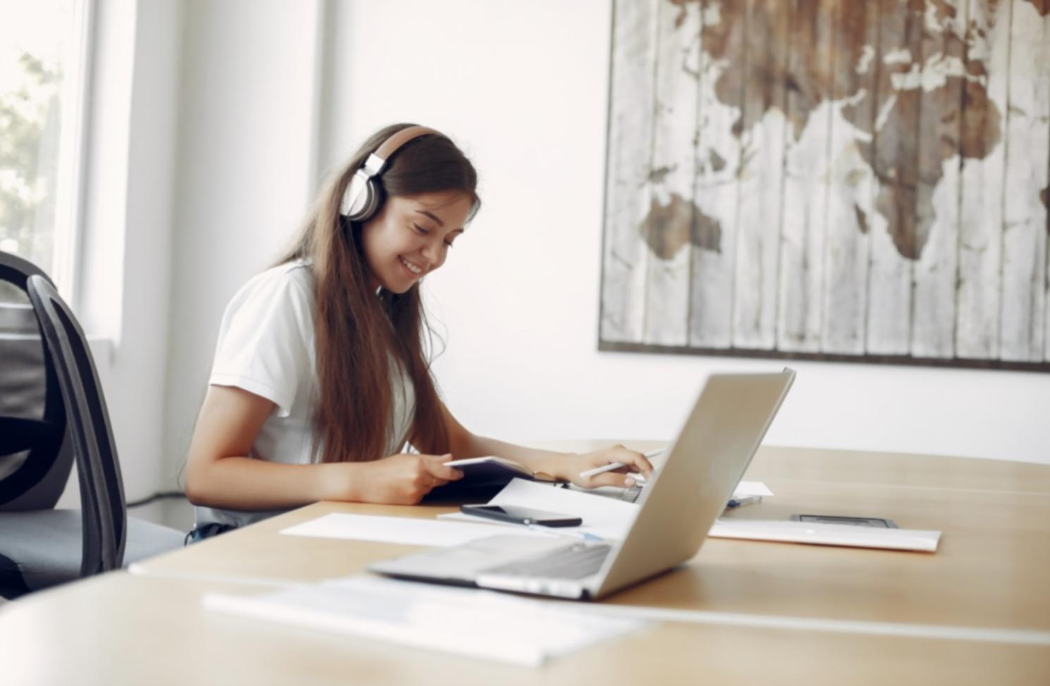 Erfolgreiche Absolventen bei der Zertifikatsübergabe